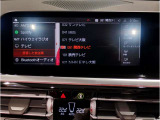 【ⅰドライブナビゲーション】文字情報も鮮明に表示する高解像度カラーディスプレイを採用。視認性に優れた地図デザインと特徴的な建造物を目印にした描写表示で現在位置を把握できます。地図データの更新も可能です