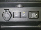 【シートヒーター搭載】シートを温めてくれる暖房機器です!長時間座っていると負担が掛かりやすい背中や腰、または冬場の寒い日に冷えやすい脚部に快適なぬくもりを♪