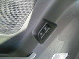 後席にもUSB電源2口がございますので、スマホの充電も安心ですよ♪おもてなしの装備がギュッと詰まっております♪