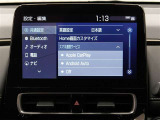 デイスプレイオーディオを装備。スマホとクルマをつなぐことで、いろんなサービスが楽しめます。(AppleCarplay/AndroidAuto 対応)