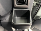 【運転席ドリンクホルダー】