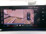 バック駐車する際に便利なバックカメラを搭載しています。360度確認でき、障害物はもちろんのこと、子供が突然出てきても確認できる便利な機能です。