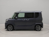 両側パワースライドドア。降りる時に設定しておけば次乗る時に車に近づくと自動でオープン。お子様と手をつないでいる時や荷物を持っている時に便利です