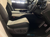 お客様にご満足していただき、素敵なレクサスライフをお過ごしいただけるよう、お車選びのお手伝いをさせていただきます。