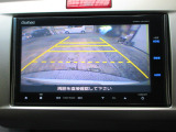 バックカメラの画像です。ガイドラインがスムースな車庫入れをサポートいたします。車庫入れの安心感がアップしますね。