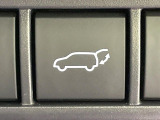 【パワーバックドア】スマートキーや運転席のボタンを押すだけでリアゲートが自動で開閉します!荷物を持っている時や、高い位置にあるバックドアを閉める際に便利な機能です♪