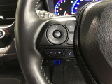ステアリングスイッチ付き。前方から目を離すことなく操作することが可能です。