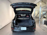 手厚いサポートを提供する「ポルシェ自動車保険」を取り扱っております。オリジナル補償(無償)が付帯し、万が一の際も正規販売店ならではの確かな安心でオーナー様を支えます。保険選びもお気軽にご相談ください。