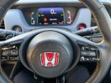 運転席の手元でシフトアップシフトダウンの操作が可能なパドルシフトを装備しています♪