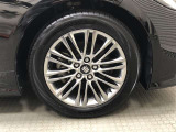 17インチ純正アルミホイール(215/55R17)装着です。