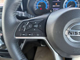 【ステアリングスイッチ】運転中視界をそらすことなくオーディオ操作ができます。