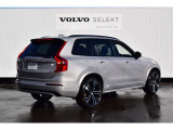 ◆バック/万が一を考え、安全性を重視する方に選ばれているVOLVO車。ドアを開閉するとその重み・厚みに驚くはず