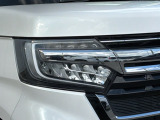 明るくて長寿命のLEDヘッドライト採用