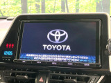 【純正9型ナビ】人気の純正ナビを装備しております。ナビの使いやすさはもちろん、オーディオ機能も充実!キャンプや旅行はもちろん、通勤や買い物など普段のドライブも楽しくなるはず♪