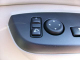 ドアミラーの鏡面の調節、格納は運転席からすべて操作できます!