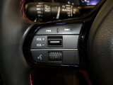 【ステアリングリモコン】ステアリングにオーディオ調節可能なスイッチが装備されていますので運転中でも視線をそらさずにオーディオの調節が可能です!