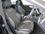 Audi車はどの車種も全てレザーハンドルです。そこにはAudiのこだわりがあり質感の高いレザーでしっかりと手に馴染み、高級感を演出します。