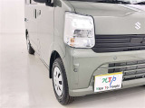 明るいライトが夜道を明るく照らしてくれます。 運転する上で、道路状況をいかに早く認識できるか重要なポイントです。 白色光が暗い道も明るく照らしてくれますよ。