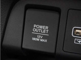 ◆12V電源ソケット◆スマートフォンの充電等にも便利な電源ソケット!使いやすい場所に装備されています。