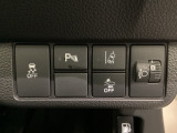 ハンドルの右側にはヘットライトリベライザーとHondaセンシング用のメインスイッチがついています。ヘッドライトリベライザーは道路状況や積荷の加重に応じてライトの高さを調節できます。