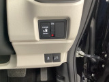 【電動スライドドア】隣の車との距離が近い駐車場でも、ぶつける心配をせずスムーズに開閉。限られたスペースを賢く使う、暮らしに寄り添った設計が魅力です。