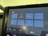 レーンディパーチャーアラートとは車線または走路からの逸脱の可能性を警告すると共に、車線または走路からの逸脱を避けるためのハンドル操作の一部を支援する機能です。詳細は販売店スタッフまでおたずねください。