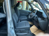 運転席シートリフター(ラチェット式)で、座面の高さも上下に動き、体格にあわせて調整ができます。