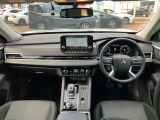 運転席写真です。革巻ステアリング パドルシフト