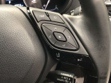 【ステアリングスイッチ】右です。ハンドルから手を離さず、運転に集中したまま手元でマルチインフォメーションディスプレイ内の表示切替などができます。