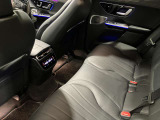 全ての席が主役席なのは、メルセデスならではの特徴です。快適なドライビングが、リラックスした車内空間を作りだします。