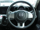 握りやすく、回しやすいステアリングは長時間の運転でも疲れを感じさせません!