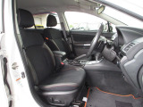 運転席に電動のシートアジャスターが付いております。体型にピッタリ合わせることが出来て快適なポジションでドライブする事が出来ます。ロングドライブも楽ですよぉ〜!