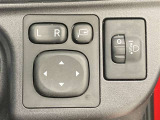 電動格納ミラースイッチです。