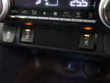 快適温熱シート(運転席・助手席)採用。長時間座っていると負担のかかりやすい肩や腰、寒い日に冷えやすい脚部に快適なぬくもりを伝えます。