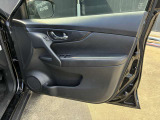 乗り降りで多く使用する運転席席ドアですが、目立った傷や汚れもなく綺麗です!
