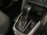 全てのトランスミッションのメリットを兼ね備えた理想的なAT、それがSKYACTIV-DRIVE(スカイアクティブドライブ)。「滑らかな変速」「ダイレクト感のあるシフトフィール」そして「低燃費」が特長です!