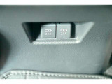 充電用USB端子付き。スマートフォンなどの充電に便利です。