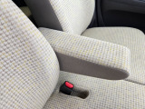 運転席にはアームレストがあります♪