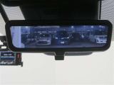 車両後方の視界をクリアに映し出す「デジタルインナーミラー」搭載です。