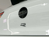 バックカメラ始動時にはVWのエンブレムが動いてカメラがボディの中心位置で映し出します。
