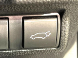 【パワーバックドア】スマートキーや運転席のボタンを押すだけでリアゲートが自動で開閉します!荷物を持っている時や、高い位置にあるバックドアを閉める際に便利な機能です♪
