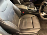 メルセデスのシートは、少し硬めに出来ておりますので、長時間の運転でも疲れにくく、安全にドライビングをお楽しみ頂けます