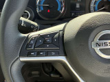 【ステアリングスイッチ】運転中視界をそらすことなくオーディオ操作ができます。