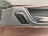 運転席シ-トポジションメモリー(2メモリ-)、ドライバー2名分のシ-トポジションを記憶・再現できる機能を搭載しています