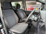 運転席シート廻りは使用感も少なく、良好な状態となっています。前オーナー様が丁寧に使っていたことがよくわかりますね。