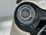 LEDヘッドライトは、点灯の瞬間から最大光量を発揮し、突然暗くなるトンネルなどでの安定感を高めます。