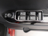 愛知ダイハツのお店では、ダイハツ車を知り尽くしたプロフェッショナルなサービススタッフが、専用の診断機器を使って各システムを点検しております。