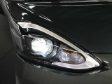 1灯の光源でロービームとハイビームの切り替え可能なBi-Beam LEDヘッドランプを採用し、先進性を強調したほか、省電力に寄与しています。