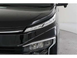 LEDランプ車 白く照らされるのが特徴です。明るいだけでなく、周囲からの認知されやすく歩行者や死角にいる方へアピール効果、安全性が飛躍的に向上します!