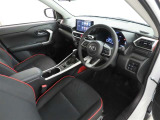 シンプルで使いやすいデザインの運転席です。